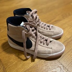 💘 Pale Pink Nike Suede Blazers